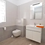 Nadija 1366 *