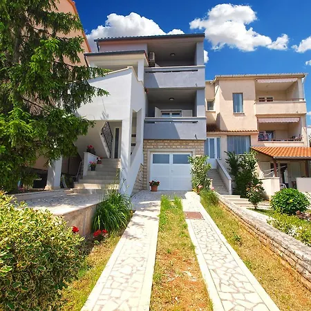 Nadija 1366 بولا