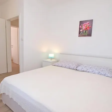 شقة Nadija 1366 *