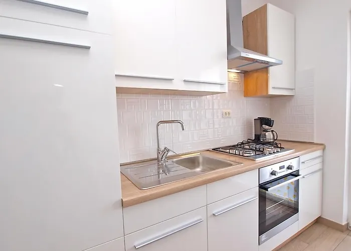 Nadija 1366 Apartman Pula