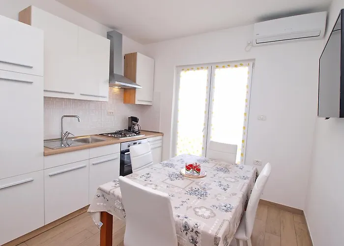 Nadija 1366 Apartman Pula