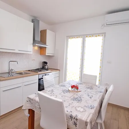 Nadija 1366 Apartamento Pula