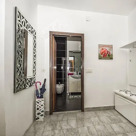 Nadija 1366 Apartamento