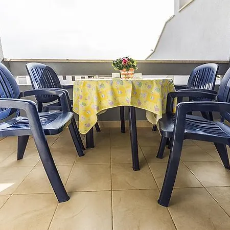 Nadija 1366 Apartamento